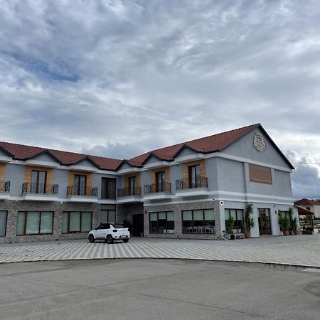 House Of Horses Shtepia E Kuajve Hotell Korce Eksteriør bilde