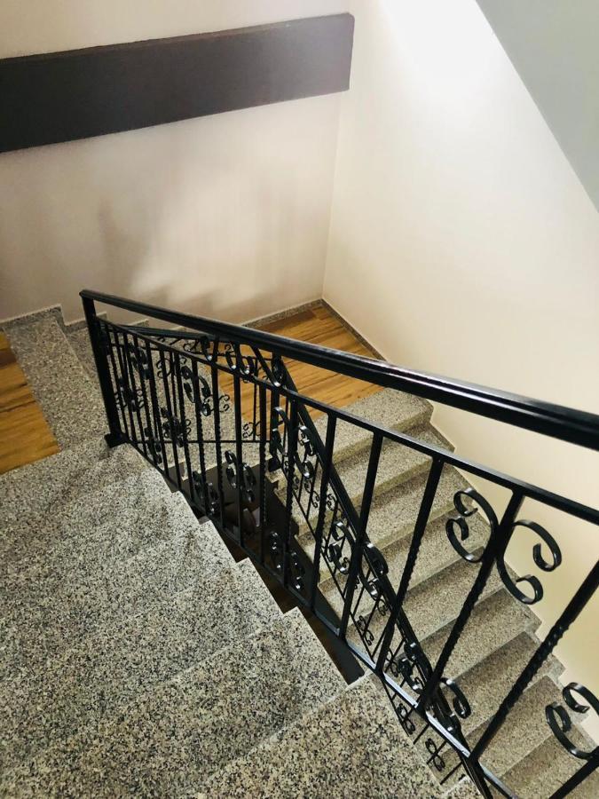 House Of Horses Shtepia E Kuajve Hotell Korce Eksteriør bilde