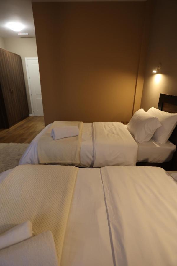House Of Horses Shtepia E Kuajve Hotell Korce Eksteriør bilde