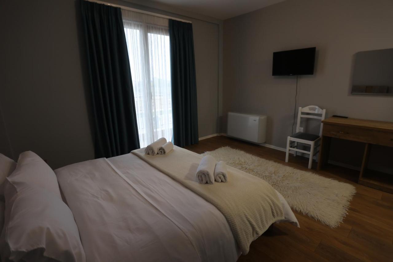 House Of Horses Shtepia E Kuajve Hotell Korce Eksteriør bilde