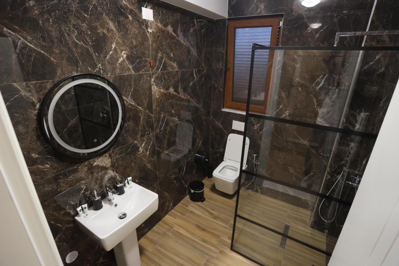 House Of Horses Shtepia E Kuajve Hotell Korce Eksteriør bilde
