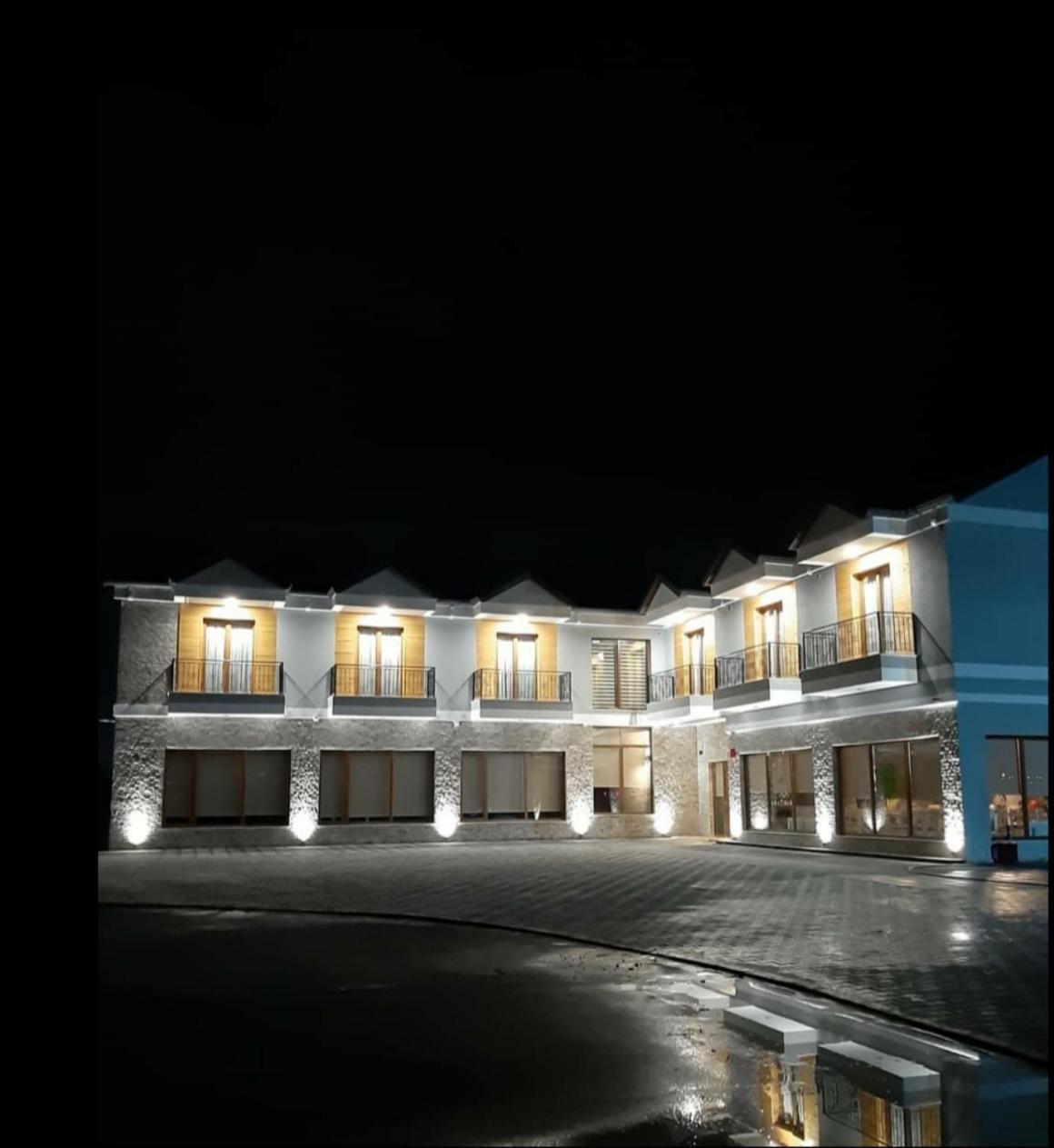 House Of Horses Shtepia E Kuajve Hotell Korce Eksteriør bilde